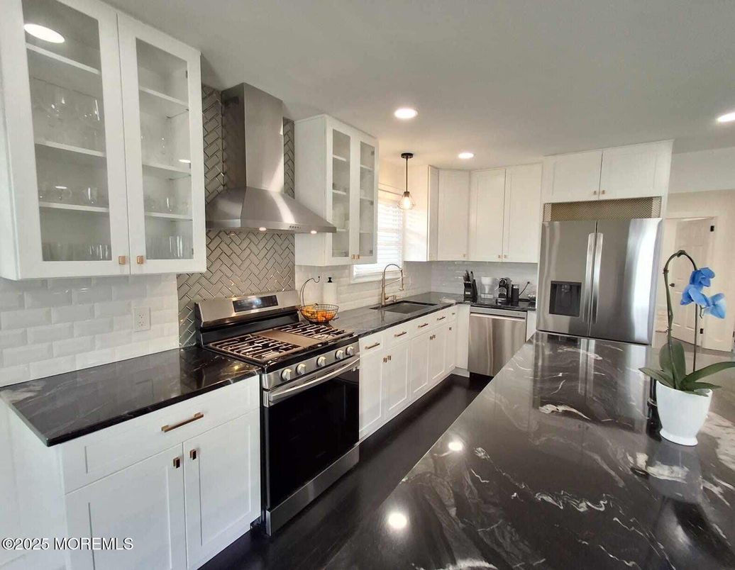 Interior, Kitchen, Pendant Lights, Recessed Lighting, Stainless Steel Appliances