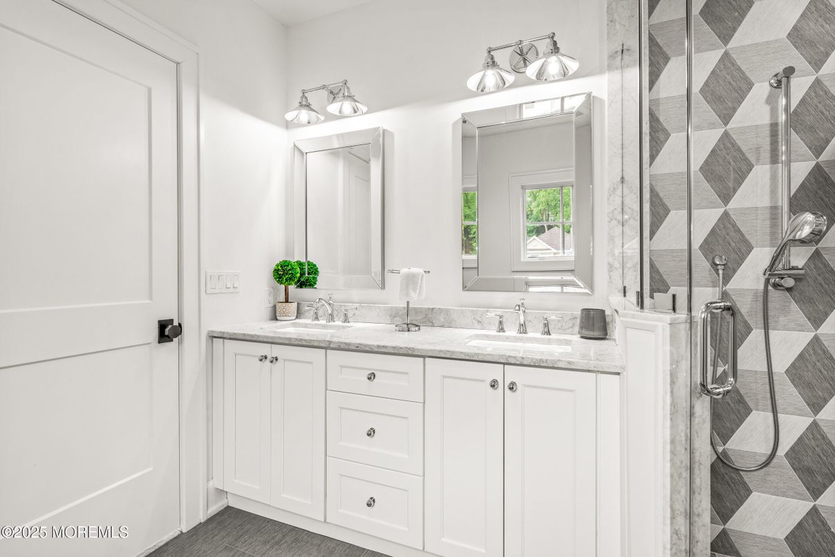 Bathroom, Dual Sink Vanities, Interior