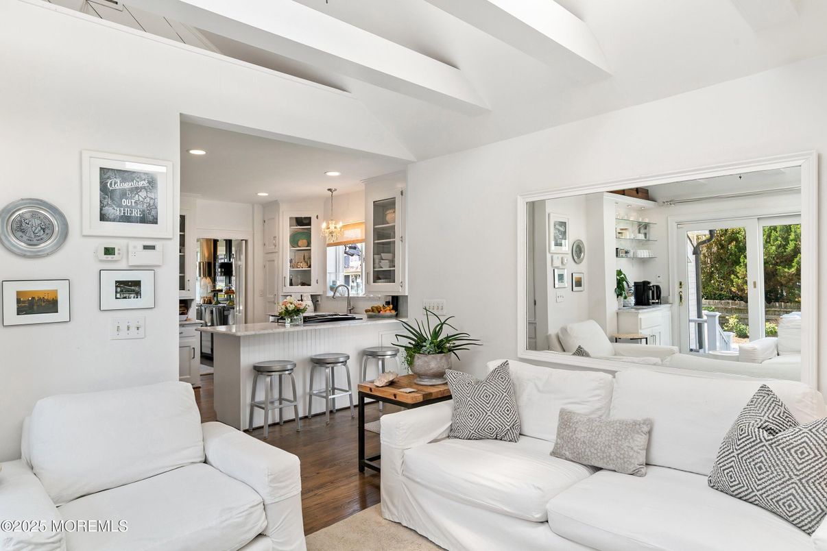 Interior, Kitchen, Living room, Pendant Lights, Recessed Lighting, Wood Texture Flooring