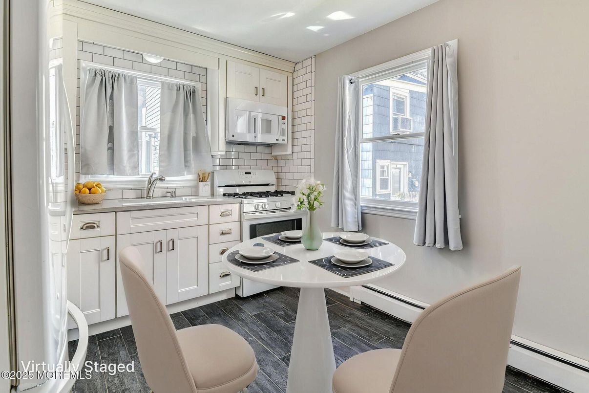 Dining room, Interior, Kitchen, Recessed Lighting, Stainless Steel Appliances