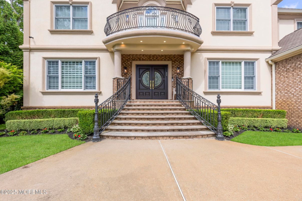 Exterior, Facade, Brick Facade, Brownstone
