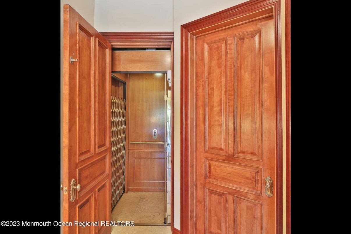Elevator, Interior
