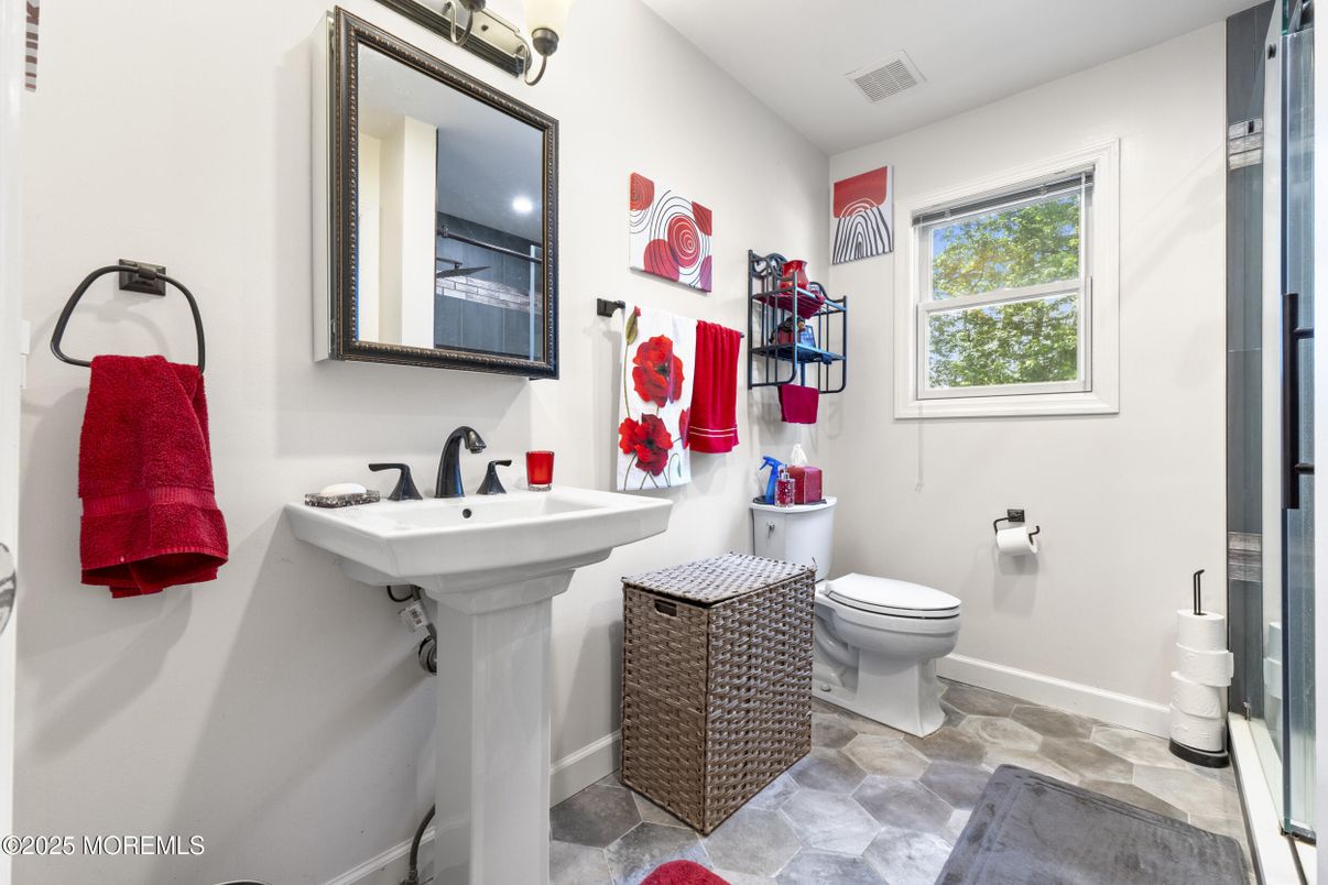 Bathroom, Interior, Recessed Lighting