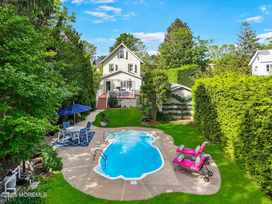 Exterior, Pool