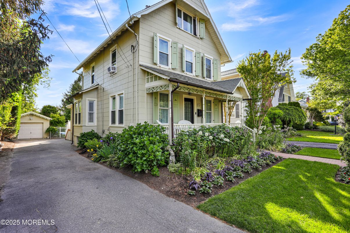 Detached Garage, Exterior