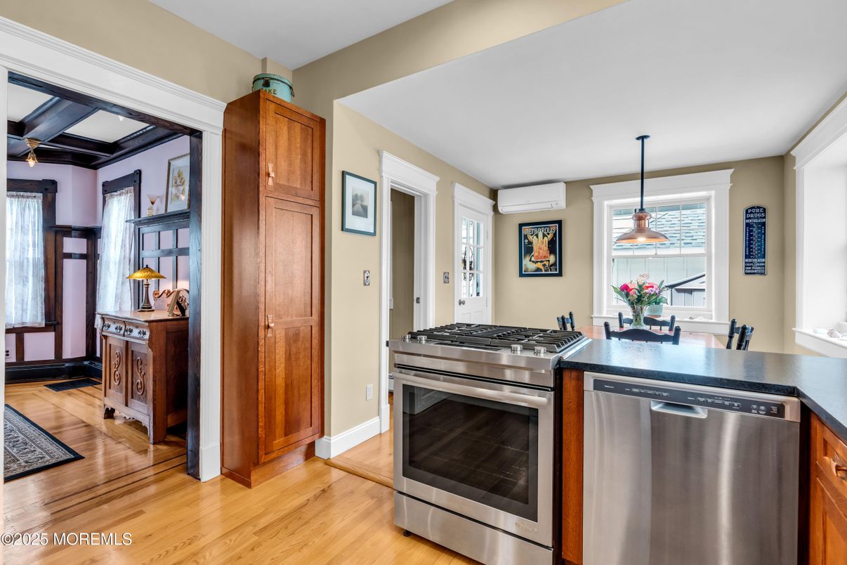 Dining room, Interior, Kitchen, Pendant Lights, Stainless Steel Appliances, Wood Texture Flooring