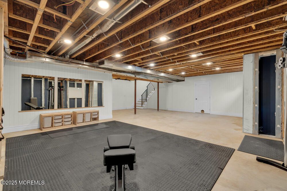 Empty room, Interior, Recessed Lighting, Wooden Beams