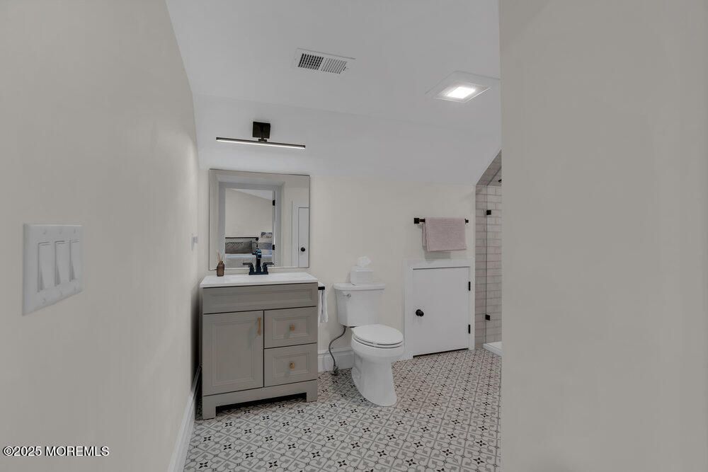 Bathroom, Interior, Recessed Lighting