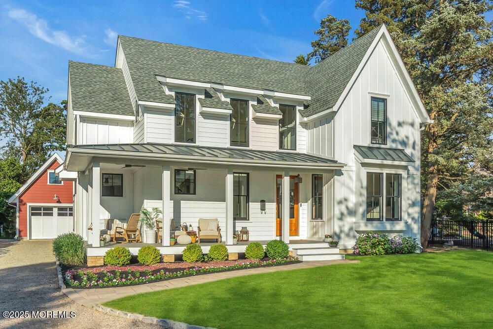 Attached, Exterior, Facade, Farmhouse
