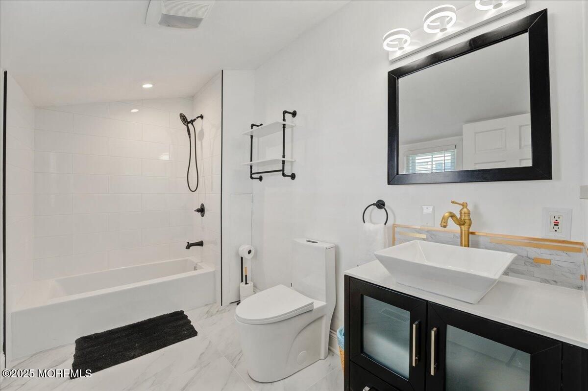 Bathroom, Interior, Marble, Recessed Lighting