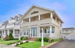 Exterior, Facade, American Craftsman