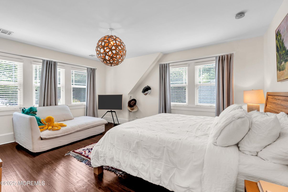 Bedroom, Interior, Pendant Lights, Wood Texture Flooring