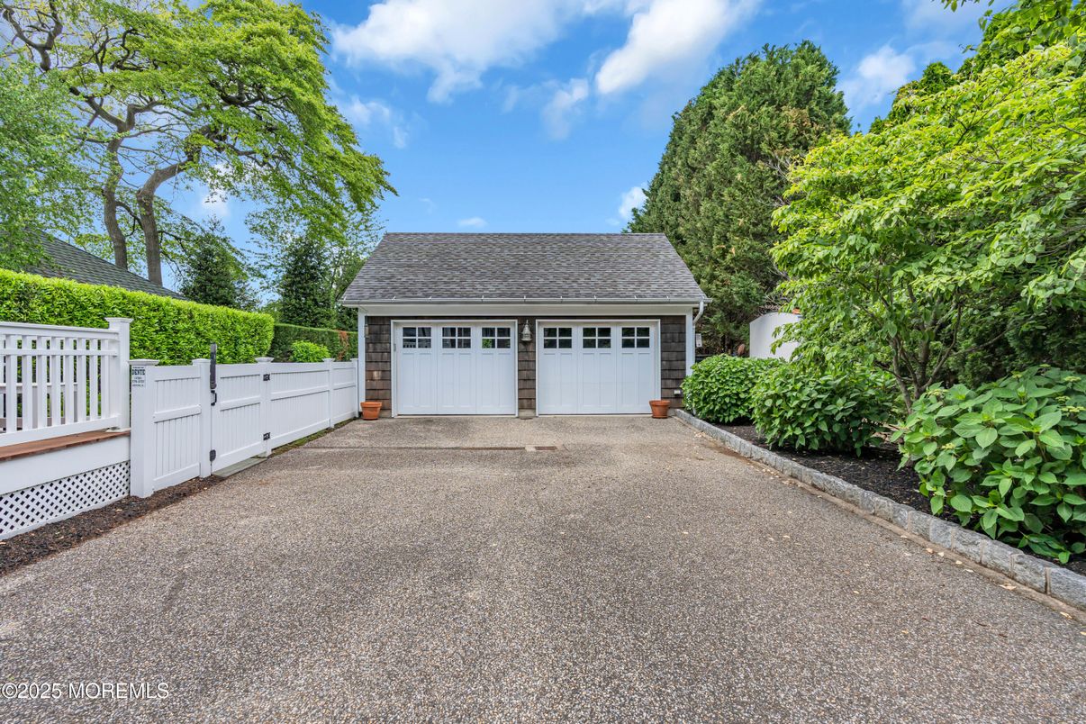 Detached Garage, Exterior