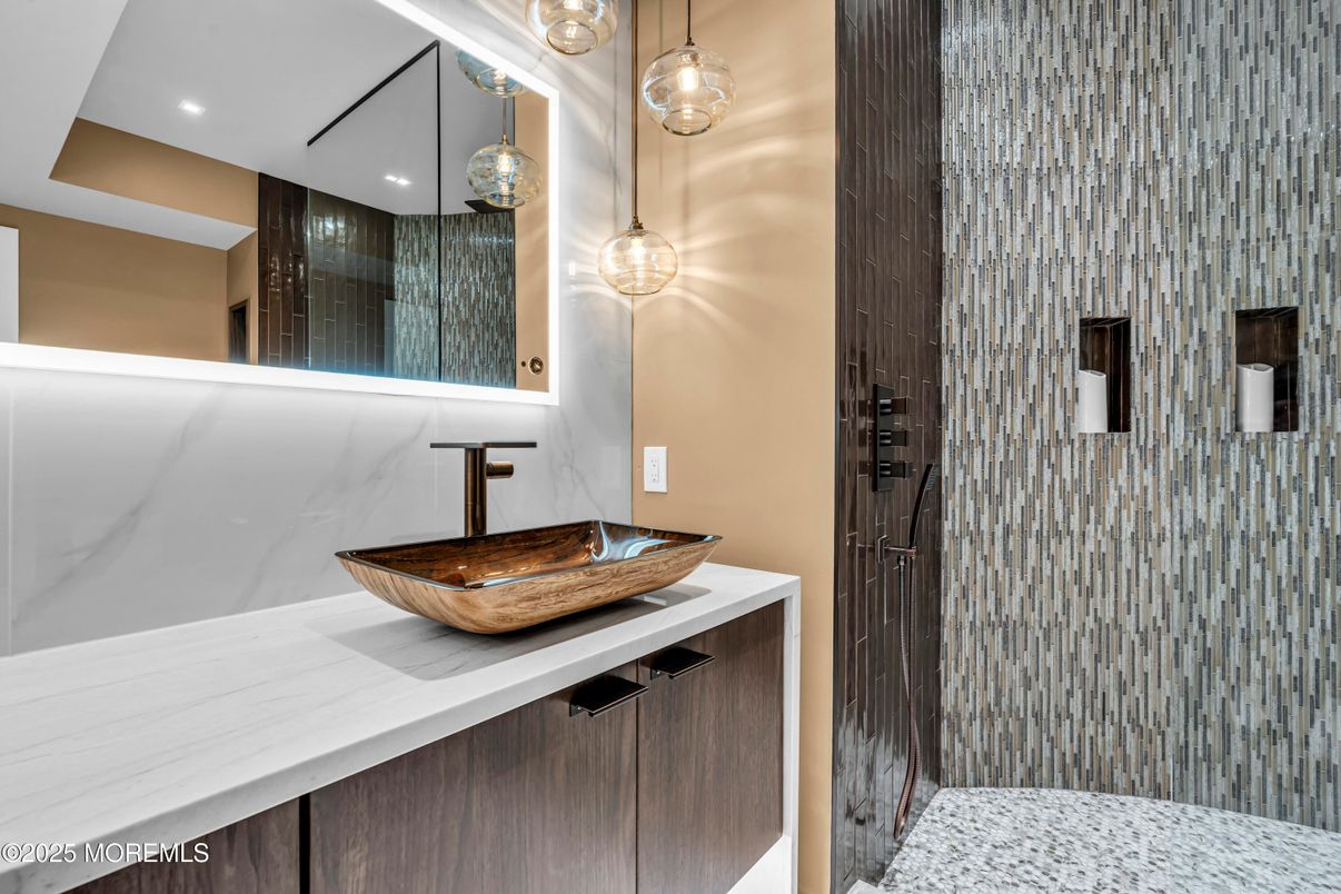 Bathroom, Interior, Pendant Lights, Recessed Lighting