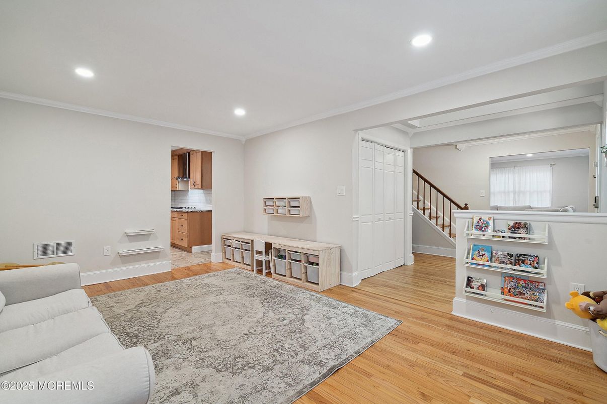 Interior, Recessed Lighting, Wood Texture Flooring