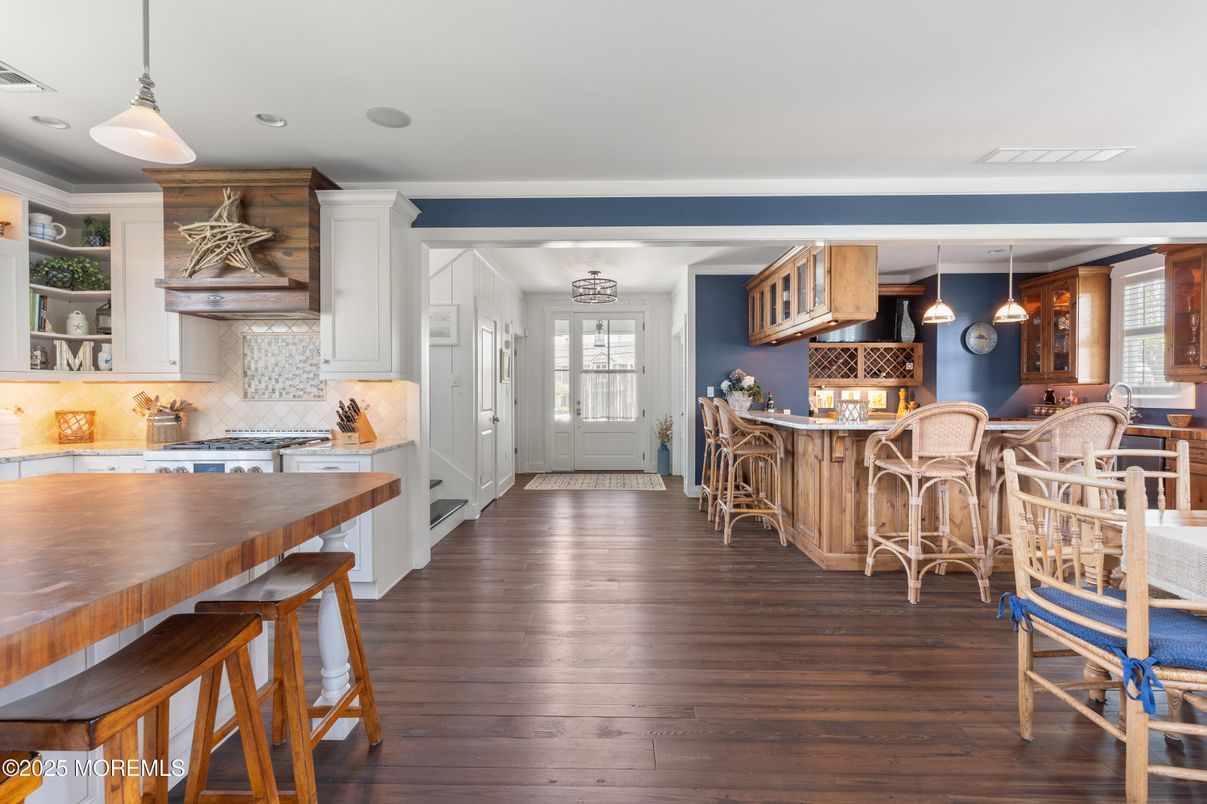 Dining room, Interior, Kitchen, Pendant Lights, Recessed Lighting, Wood Texture Flooring