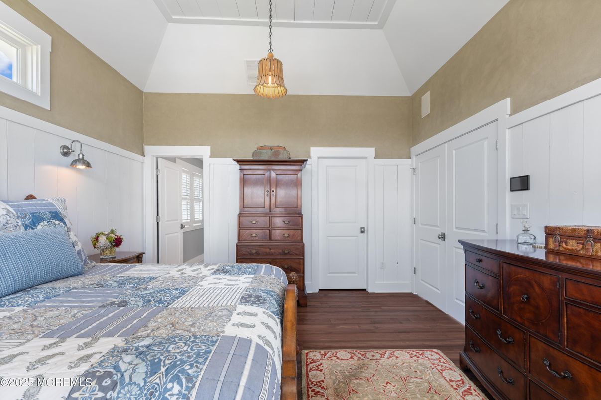 Bedroom, Interior, Pendant Lights, Wood Texture Flooring