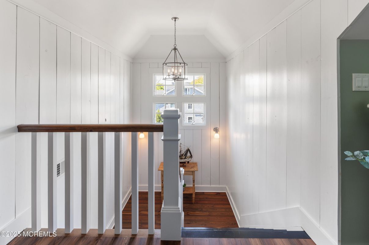 Interior, Pendant Lights, Wood Texture Flooring
