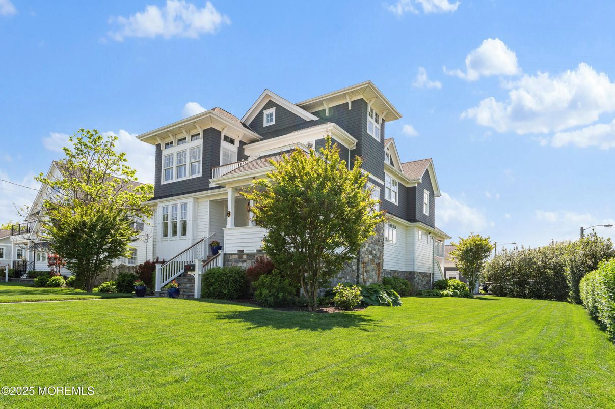 Backyard, Exterior, Facade, Queen Anne Victorian