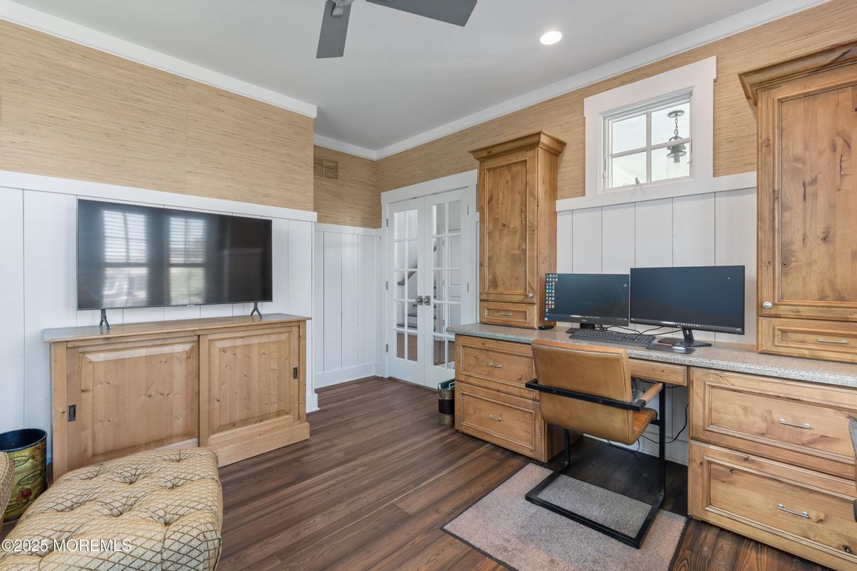 Home Office, Interior, Recessed Lighting, Wood Texture Flooring