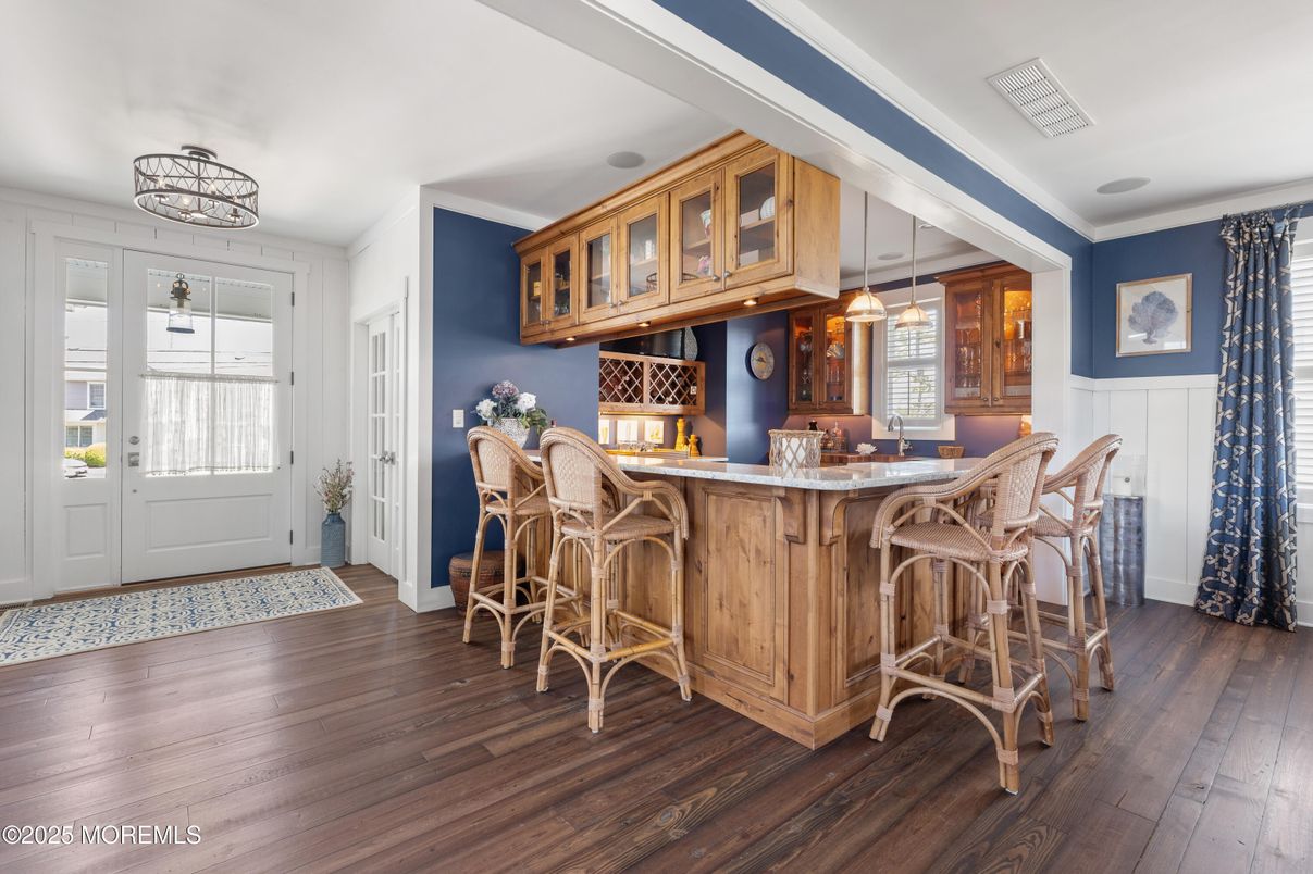 Interior, Pendant Lights, Wood Texture Flooring