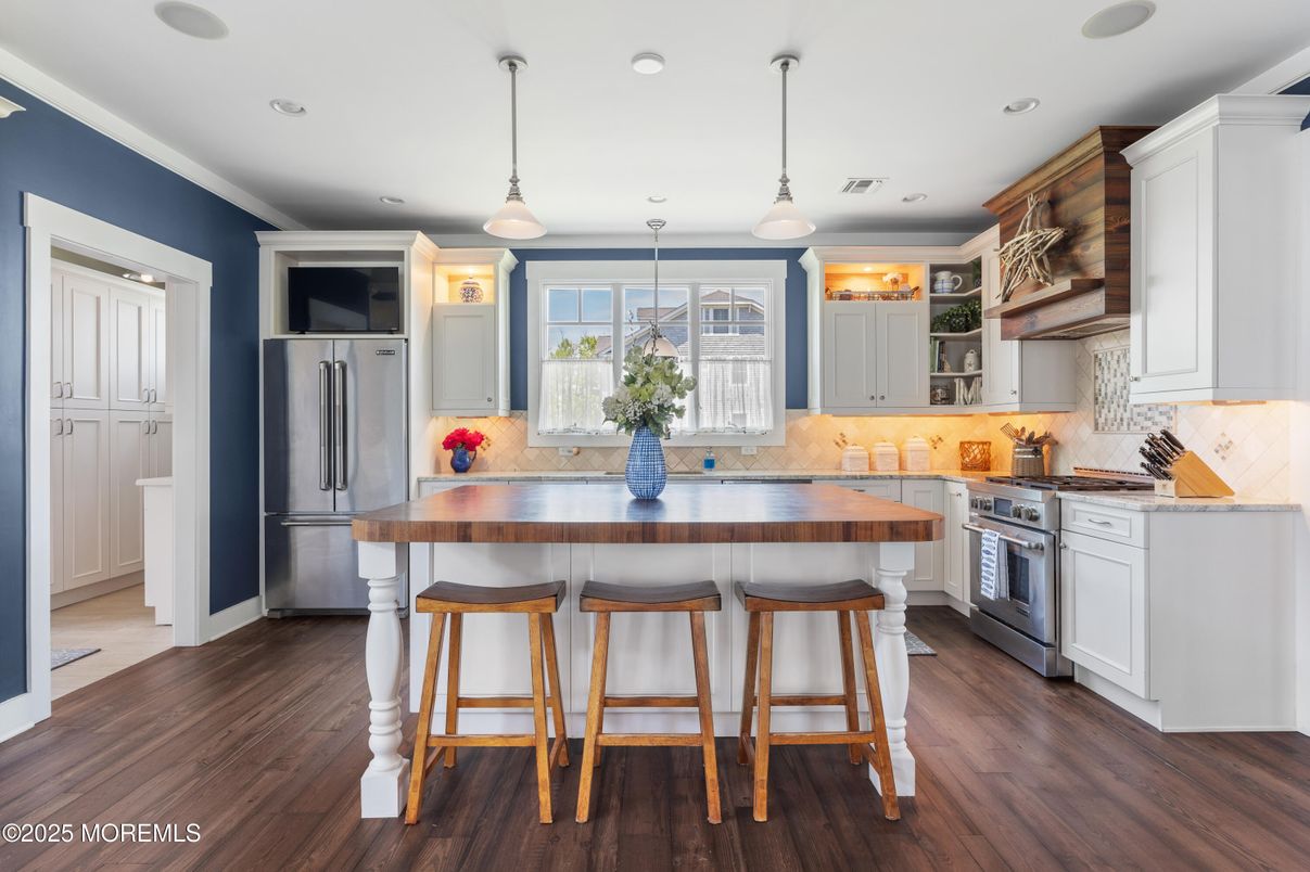 Interior, Kitchen, Pendant Lights, Recessed Lighting, Wood Texture Flooring