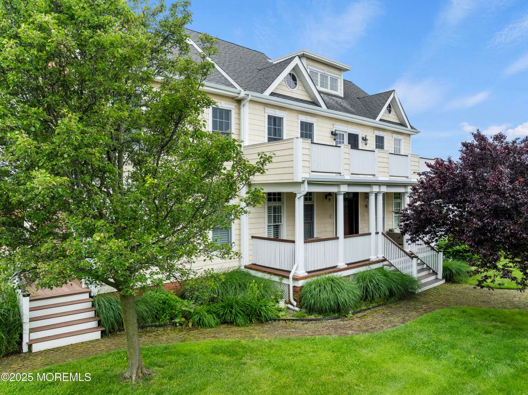 Backyard, Exterior, Facade, Queen Anne Victorian