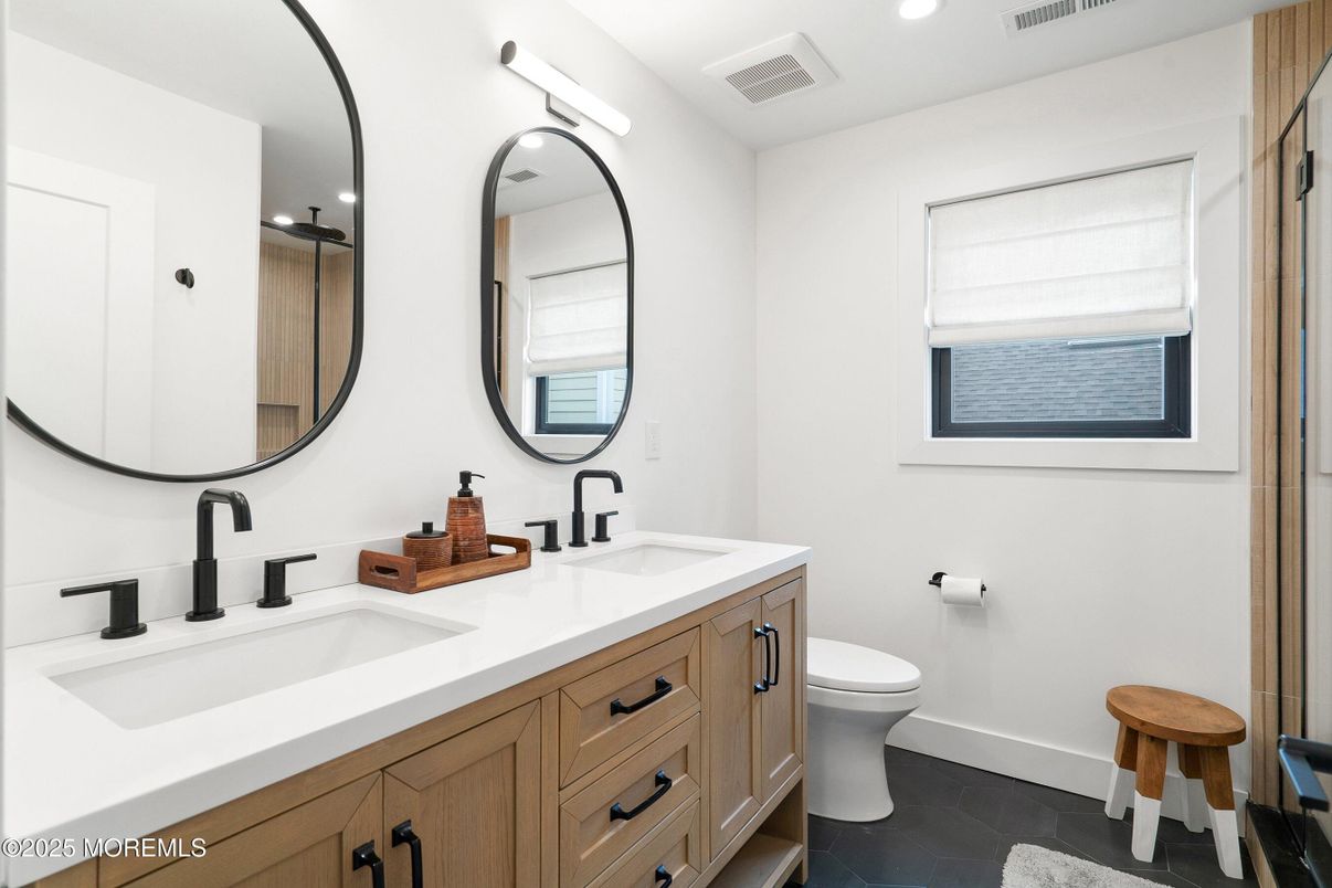 Bathroom, Dual Sink Vanities, Interior, Recessed Lighting