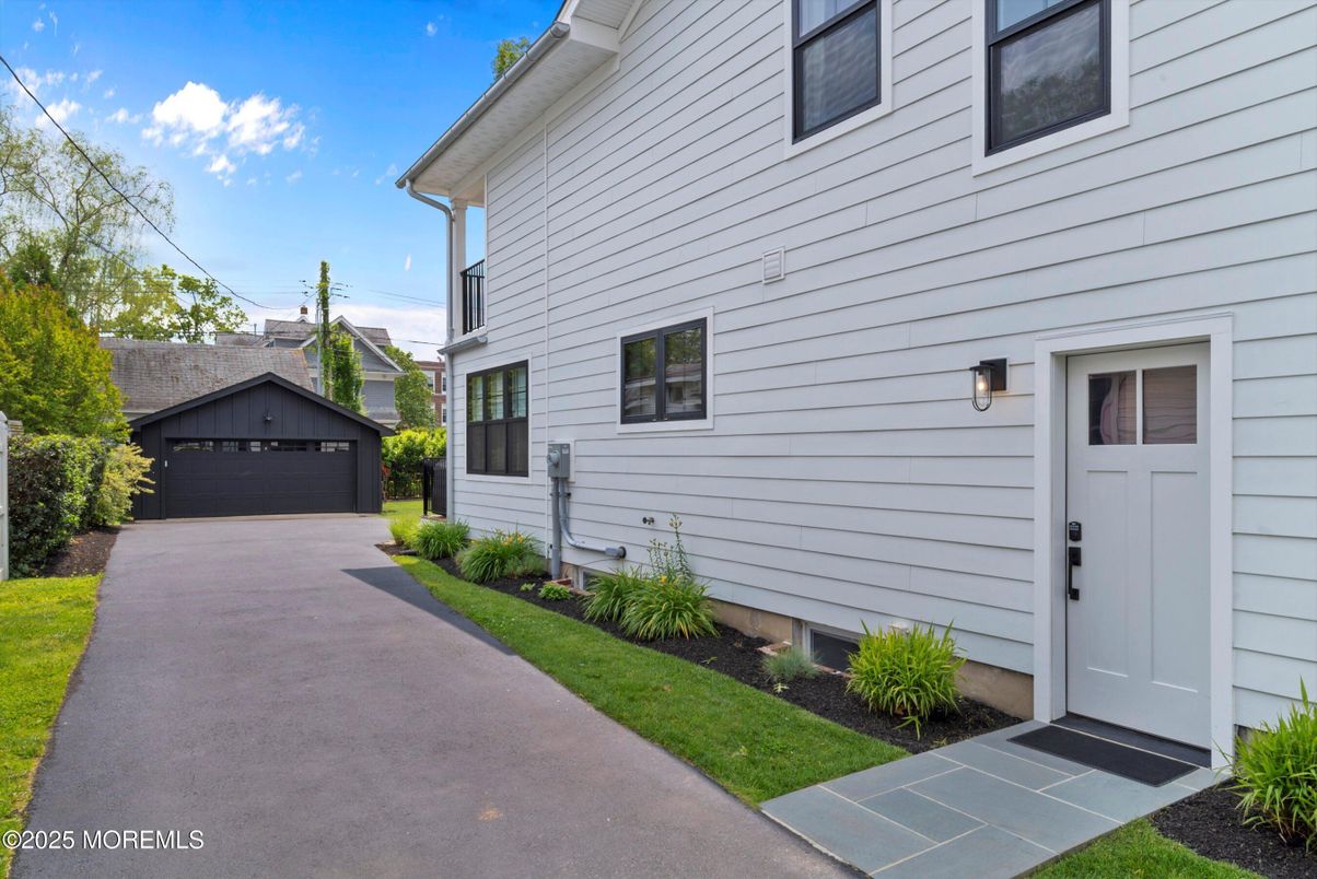 Detached Garage, Exterior