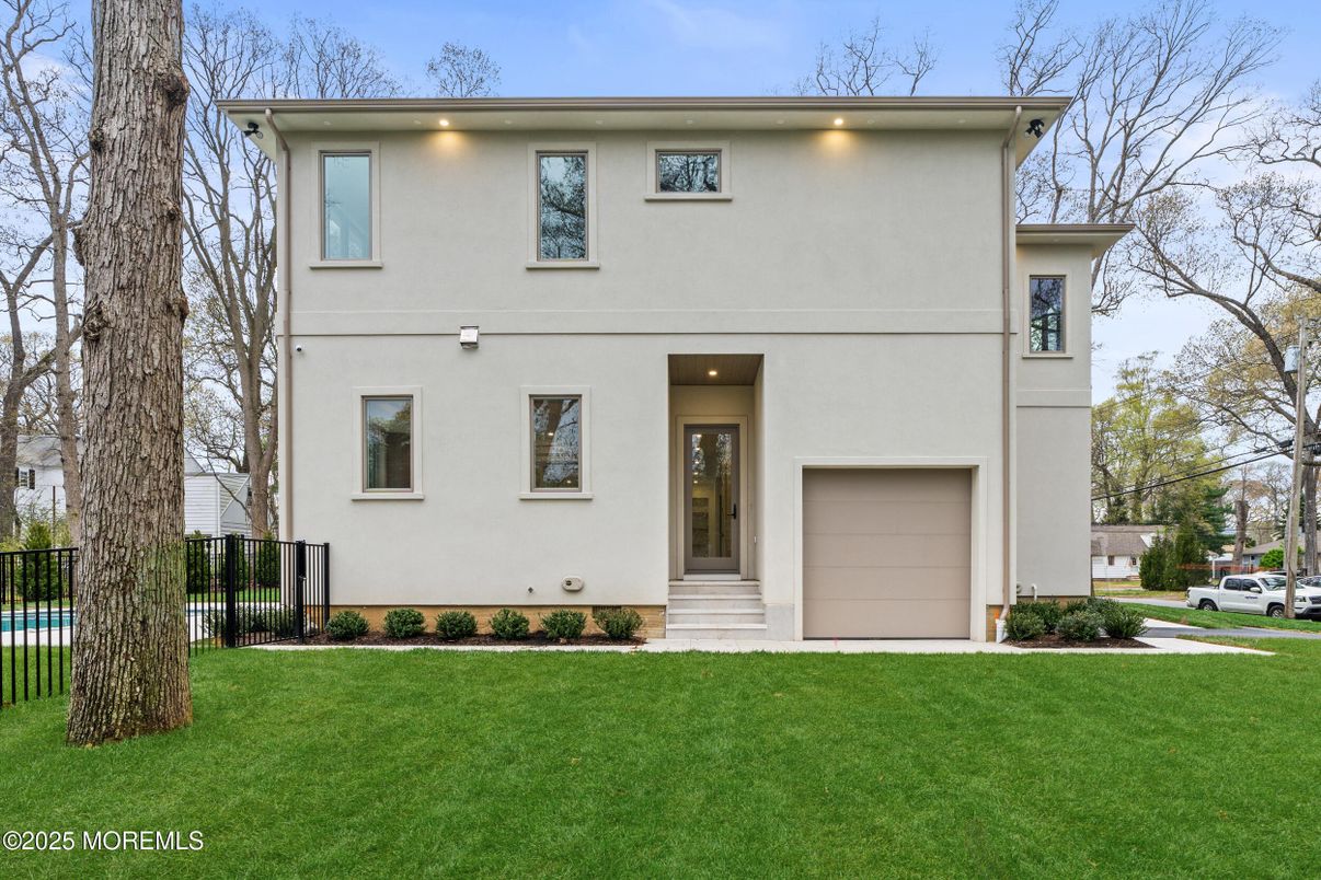 Attached, Backyard, Exterior, Facade, Modern