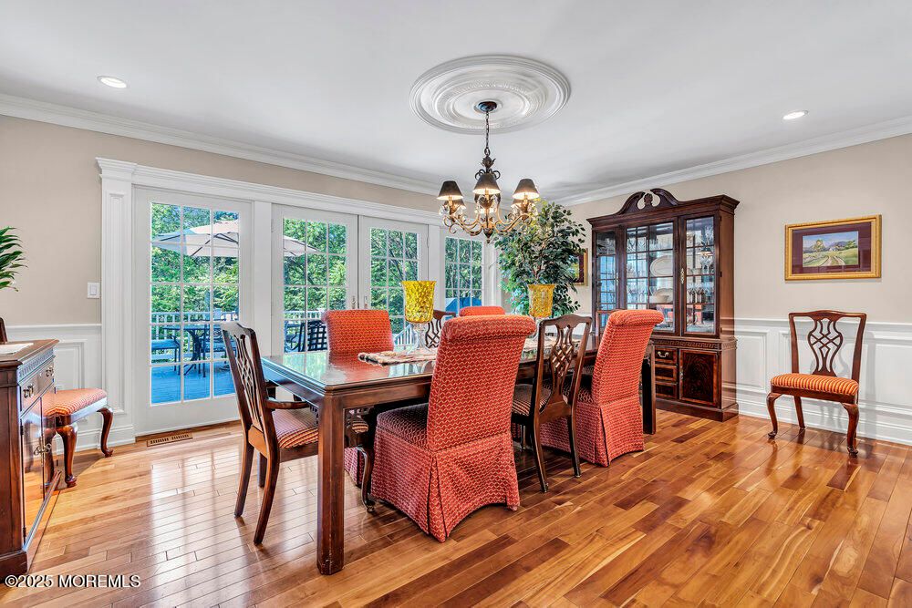 Chandelier, Dining room, Interior, Recessed Lighting, Wood Texture Flooring