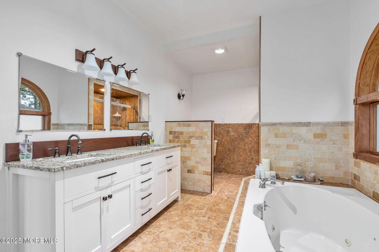 Bathroom, Dual Sink Vanities, Interior, Recessed Lighting