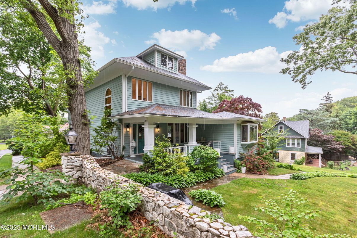 Exterior, Facade, American Foursquare