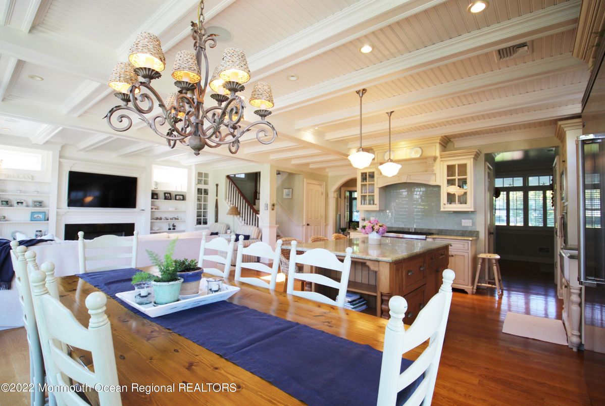 Chandelier, Dining room, Interior, Living room, Pendant Lights, Recessed Lighting, Wood Texture Flooring