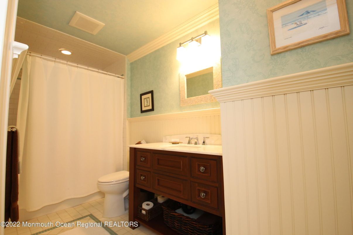 Bathroom, Interior, Recessed Lighting