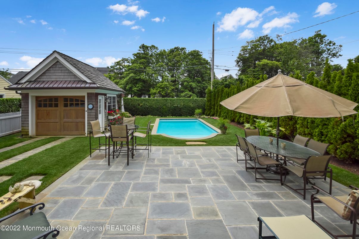 Exterior, Pool