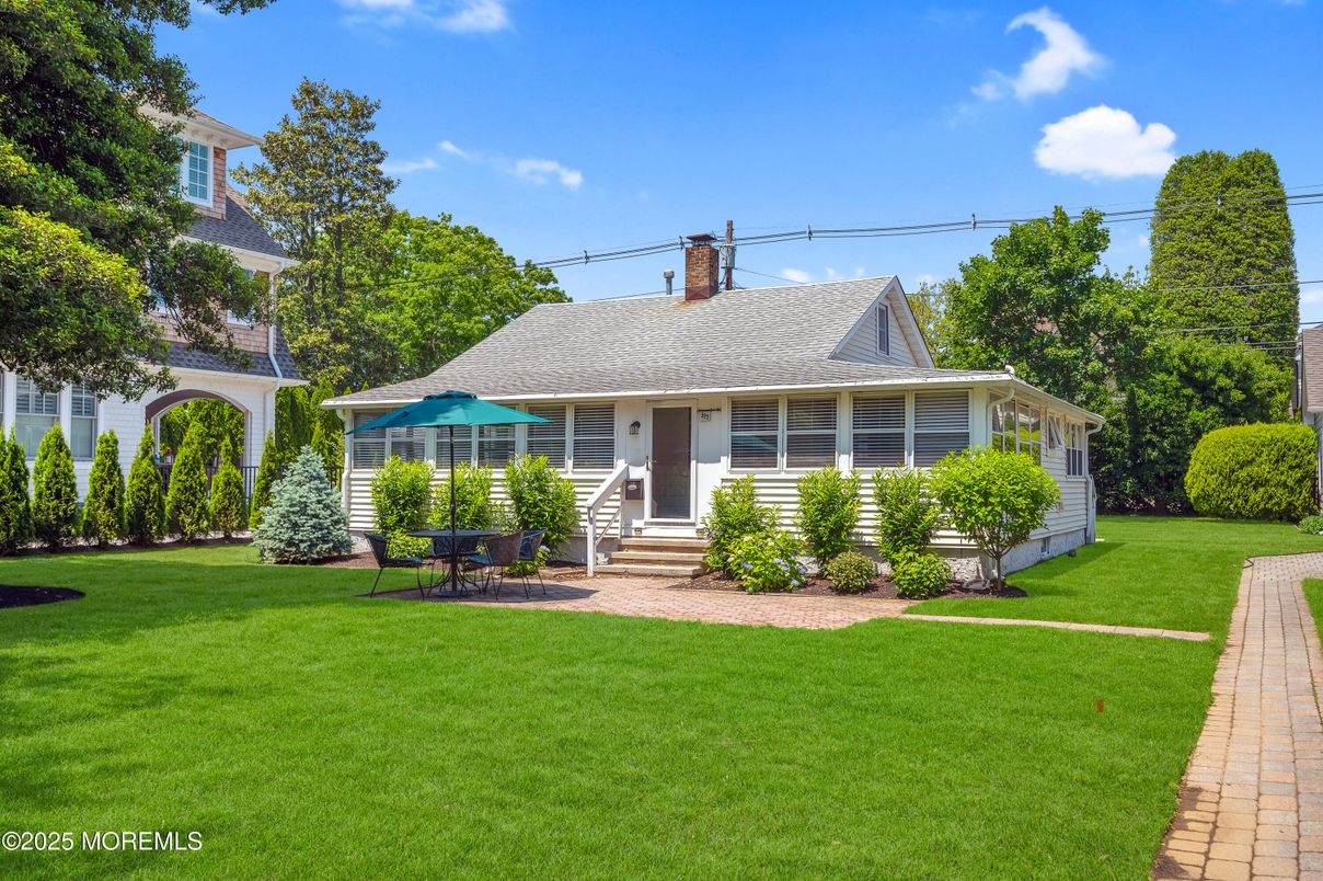 Backyard, Exterior, Facade, Cape Cod