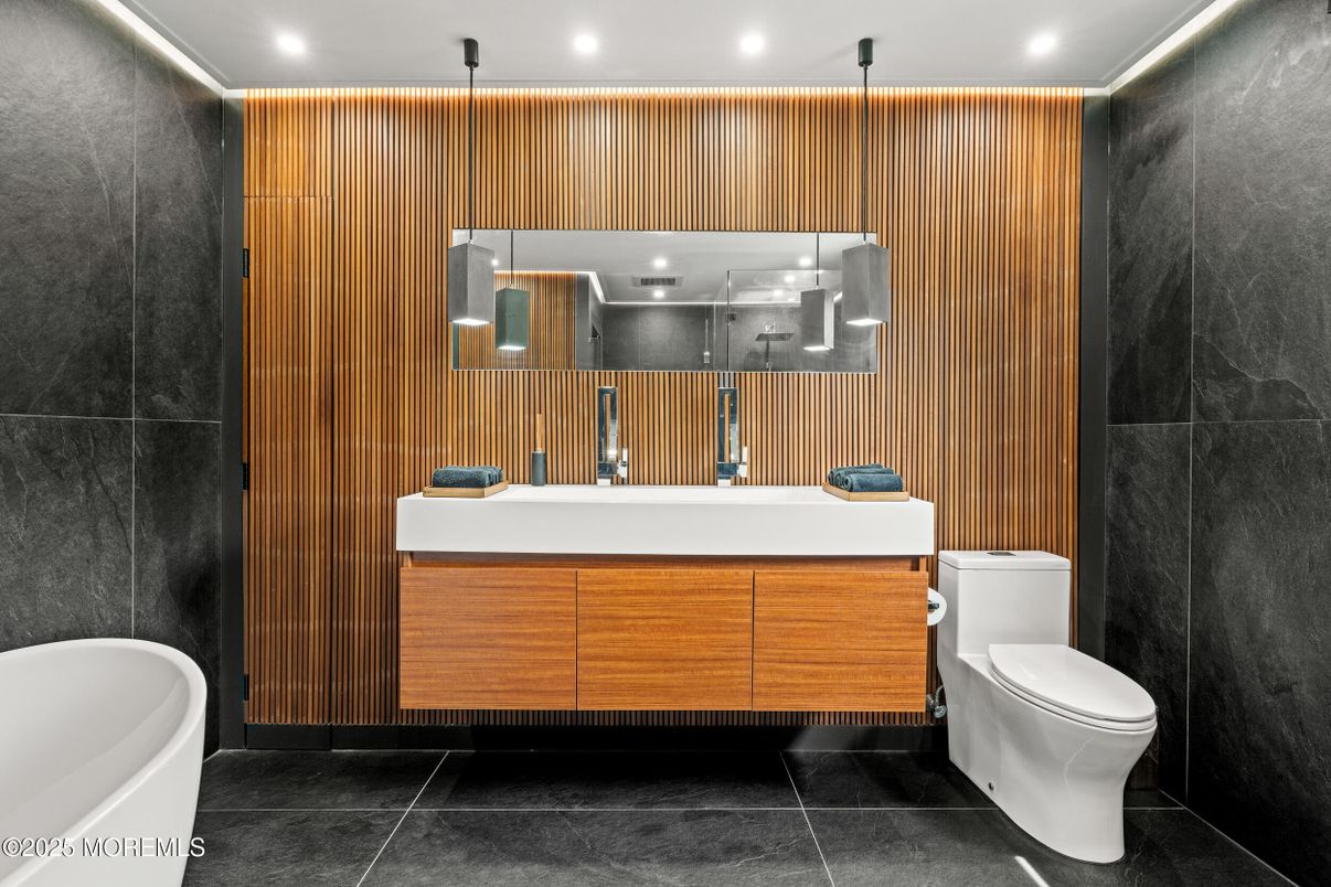 Bathroom, Interior, Recessed Lighting