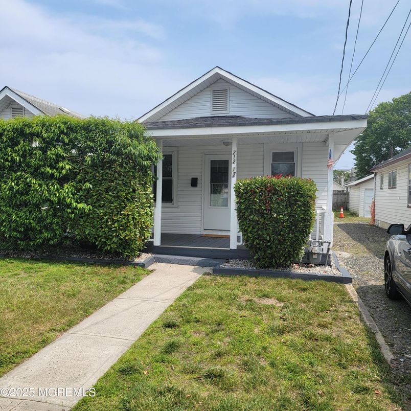 Exterior, Facade, American Craftsman