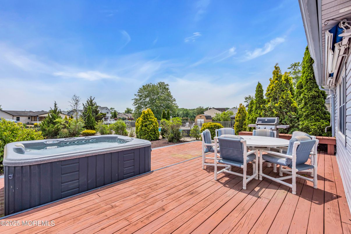 Exterior, Hot Tub