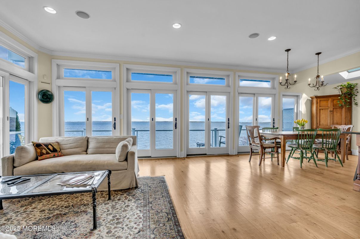Chandelier, Dining room, Interior, Living room, Recessed Lighting, Water, Wood Texture Flooring