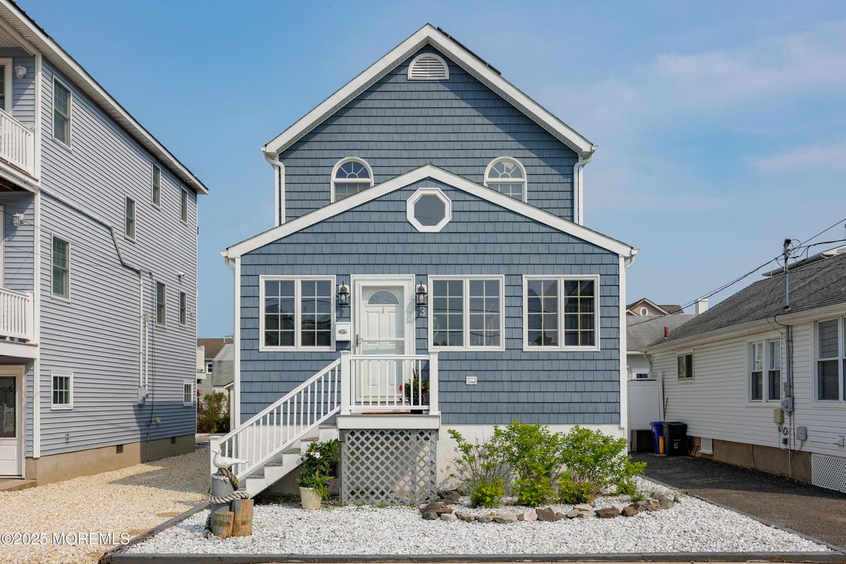 Exterior, Facade, Queen Anne Victorian