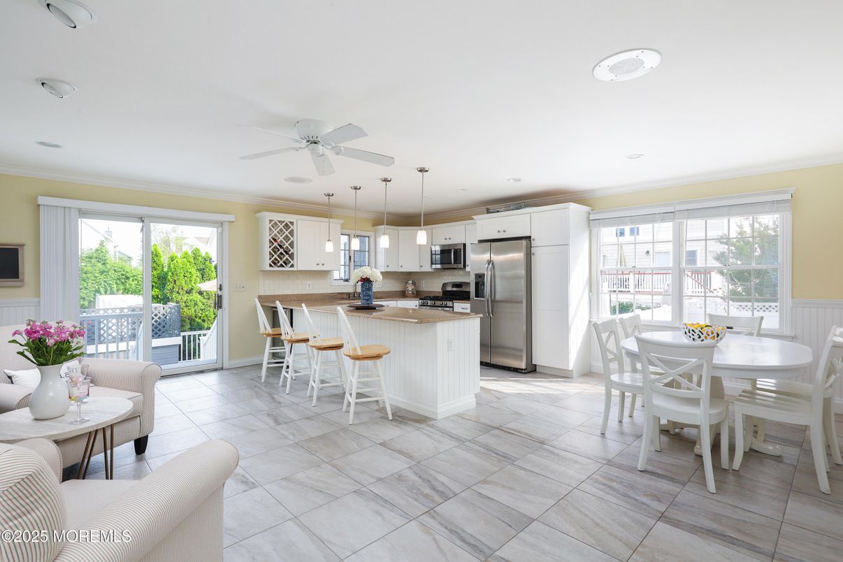 Dining room, Interior, Kitchen, Pendant Lights, Recessed Lighting, Stainless Steel Appliances