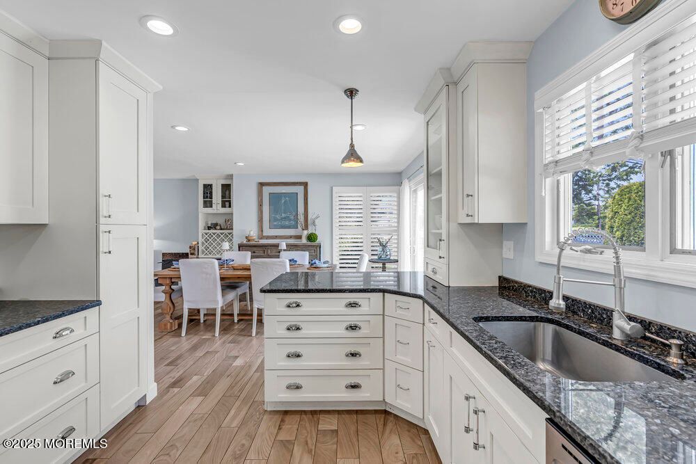 Dining room, Interior, Kitchen, Pendant Lights, Recessed Lighting, Wood Texture Flooring