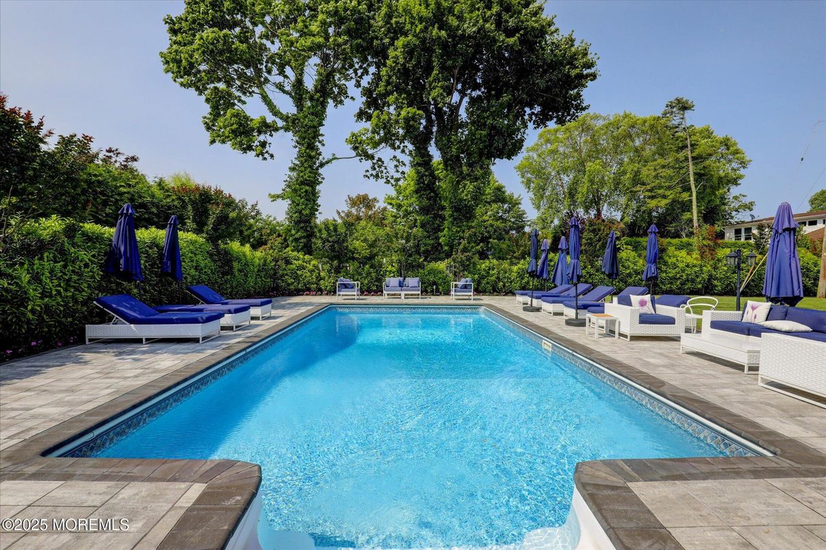 Exterior, Playground, Pool