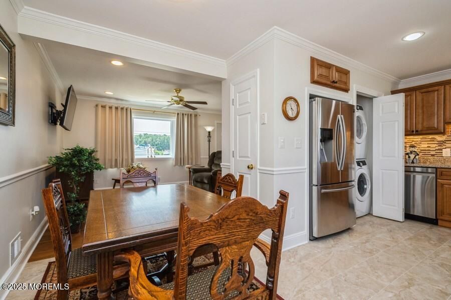 Dining room, Interior, Kitchen, Recessed Lighting, Washer