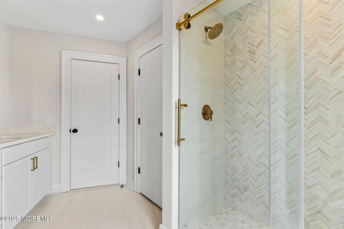 Bathroom, Interior, Recessed Lighting