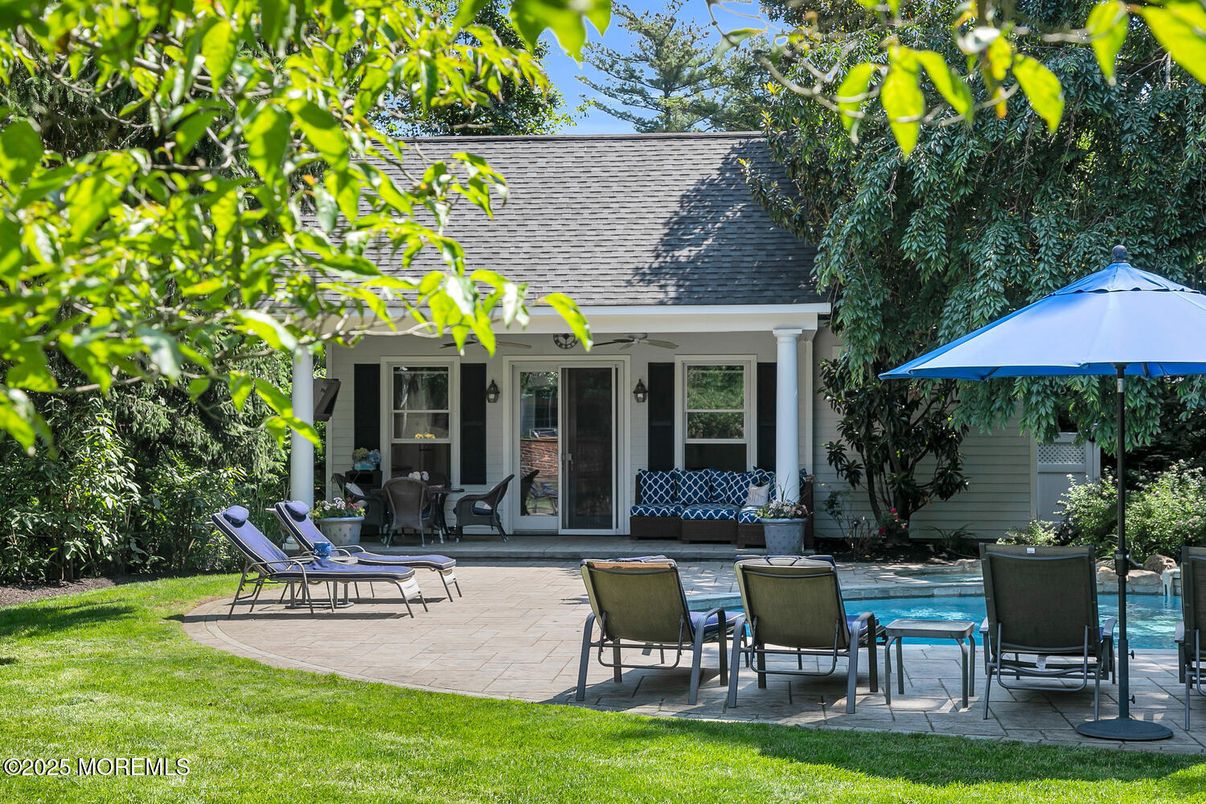 Exterior, Pool