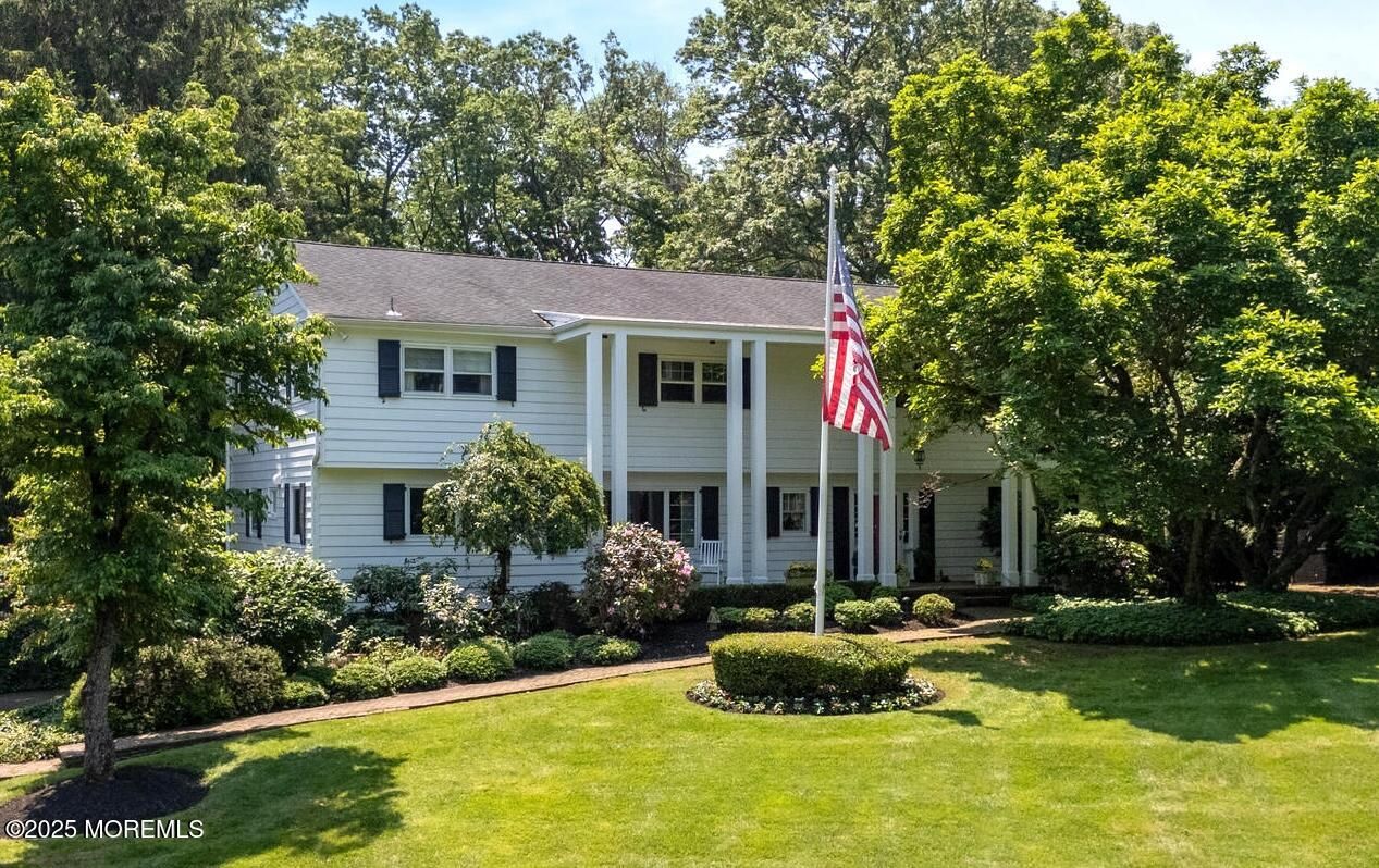 Exterior, Facade, Raised Ranch