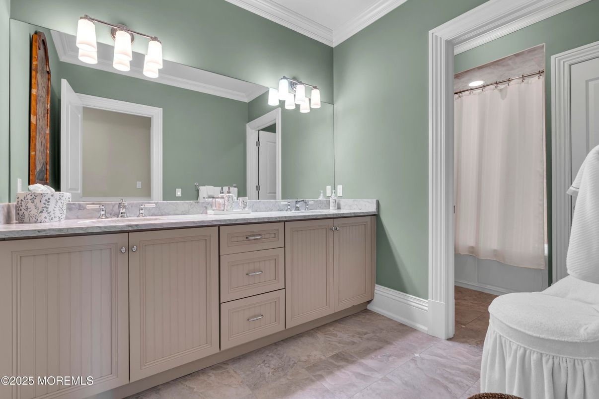 Bathroom, Dual Sink Vanities, Interior